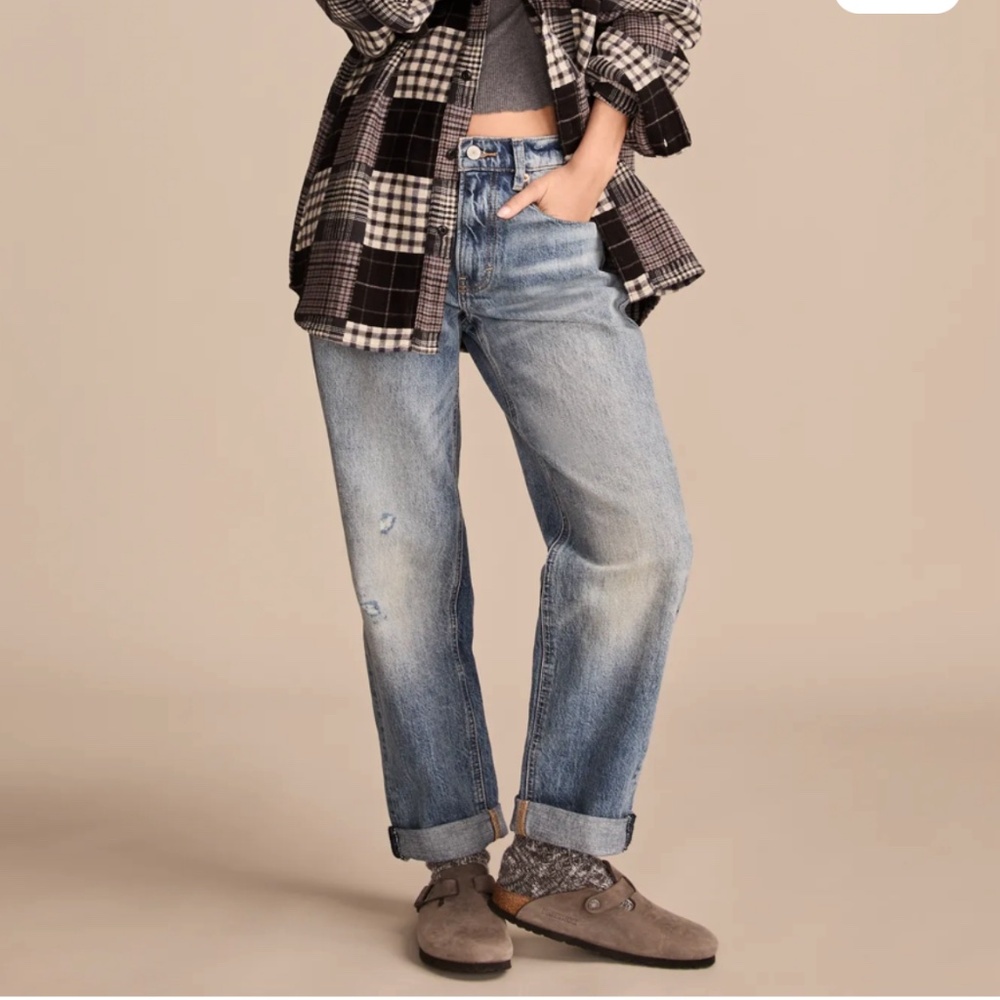 Lucky brand mid rise boy Jean